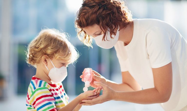 مربية أطفال