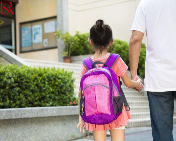 رويال سيرفيس-افضل شركة عمالة منزلية بالقاهرة-مكتب خدم وشغالات الطفل العنيد في المدرسة