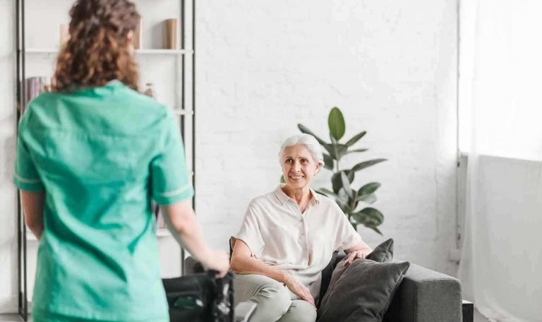 رعاية مسنين