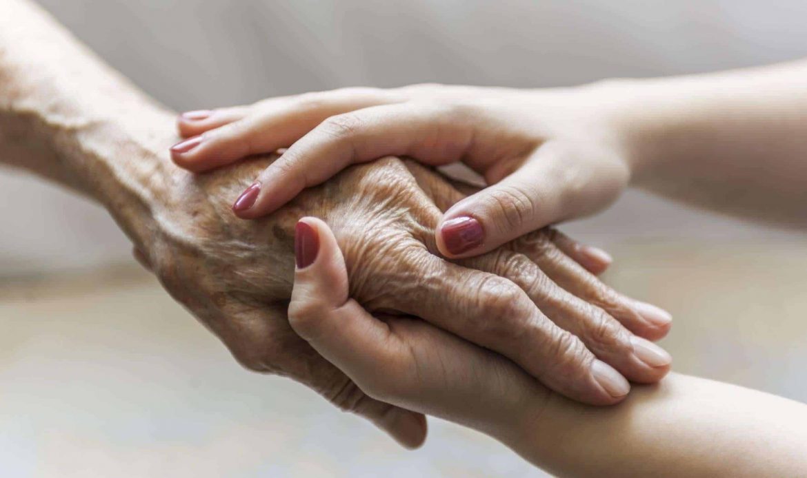 رويال سيرفيس-افضل شركة عمالة منزلية بالقاهرة-مكتب خدم وشغالات مكتب جليسات مسنين بالمنزل