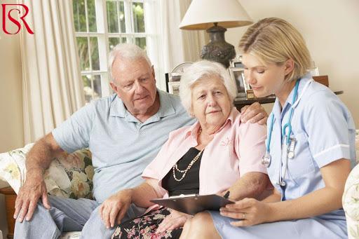 رويال سيرفيس-افضل شركة عمالة منزلية بالقاهرة-مكتب خدم وشغالات خدمة التمريض المنزلي