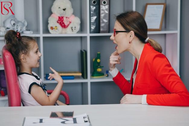 رويال سيرفيس-افضل شركة عمالة منزلية بالقاهرة-مكتب خدم وشغالات أخصائي تخاطب