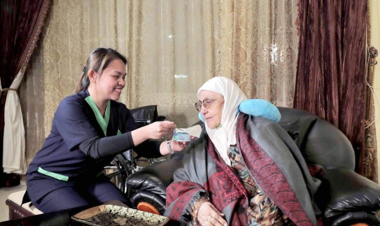 خدمة ممرضة منزلية