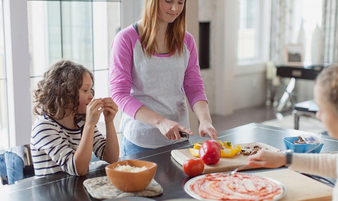 رويال سيرفيس-افضل شركة عمالة منزلية بالقاهرة-مكتب خدم وشغالات البيبي سيتر