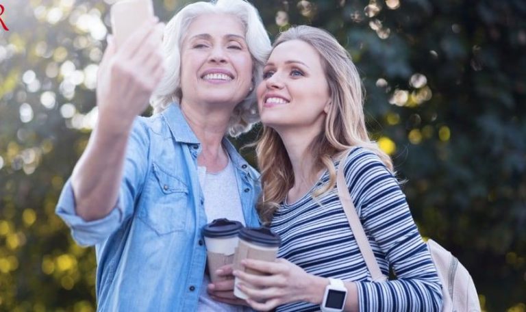 جليسه مسنين