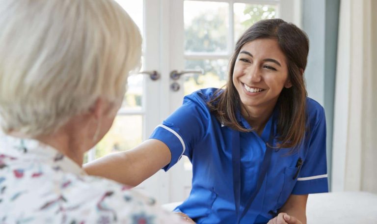 ممرضه خدمه منزليه