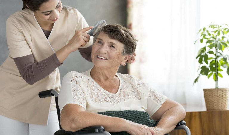 جليسات مسنين في مصر