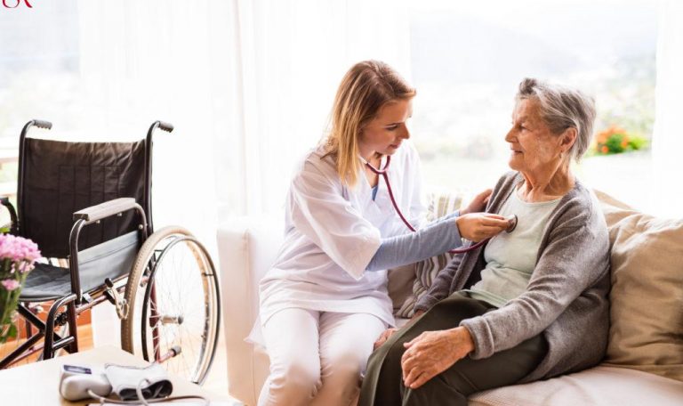 ممرضة منزلية