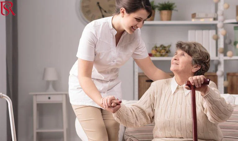 رويال سيرفيس-افضل شركة عمالة منزلية بالقاهرة-مكتب خدم وشغالات خدمات رعاية المسنين