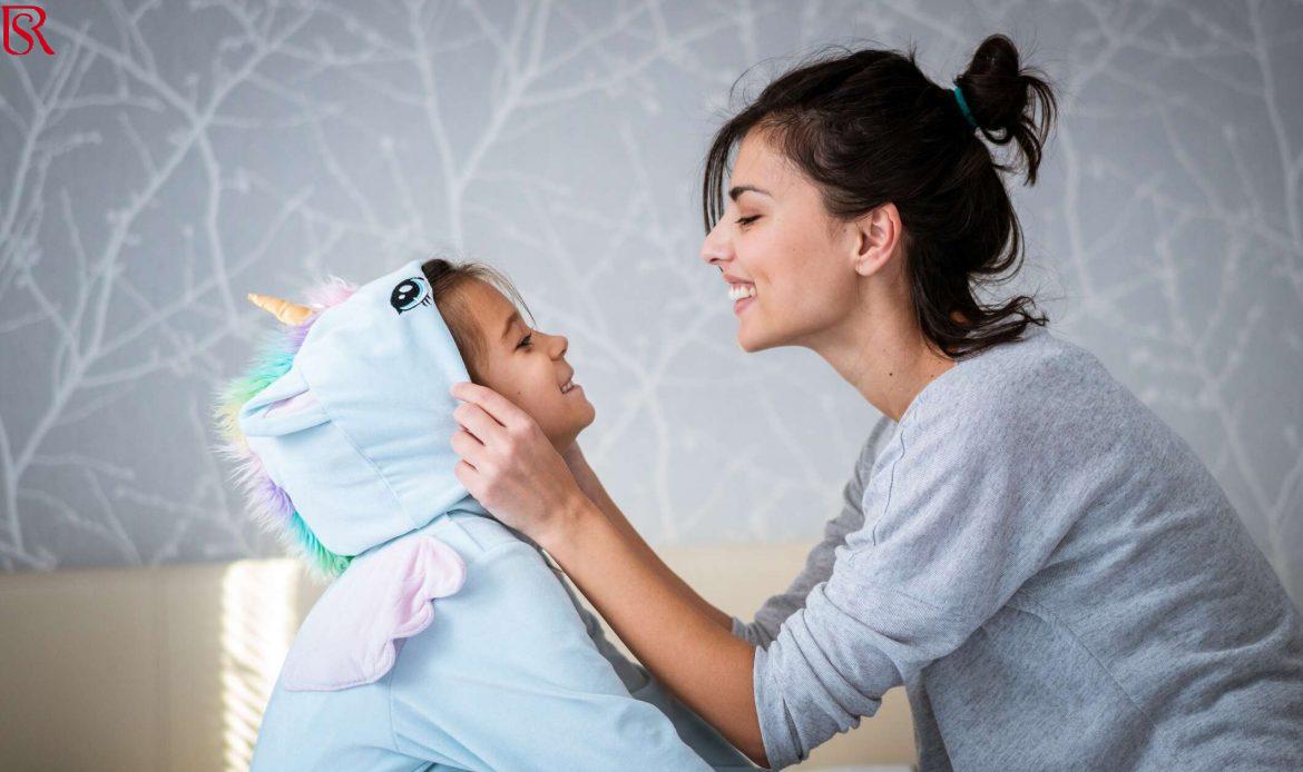 رويال سيرفيس-افضل شركة عمالة منزلية بالقاهرة-مكتب خدم وشغالات مهارة جليسة أطفال