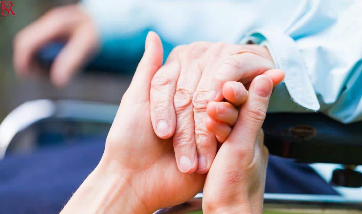 رويال سيرفيس-افضل شركة عمالة منزلية بالقاهرة-مكتب خدم وشغالات رعاية المسنين في المنزل