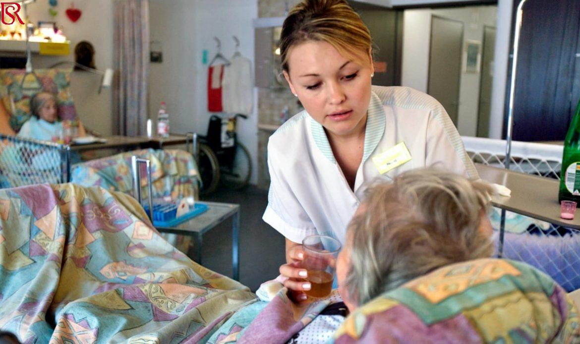 رويال سيرفيس-افضل شركة عمالة منزلية بالقاهرة-مكتب خدم وشغالات رعاية مسن