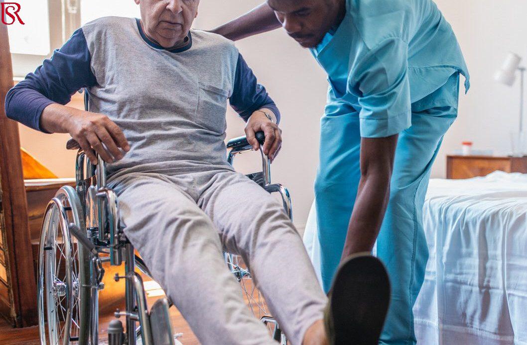 رويال سيرفيس-افضل شركة عمالة منزلية بالقاهرة-مكتب خدم وشغالات مطلوب جليس لرجل مسن