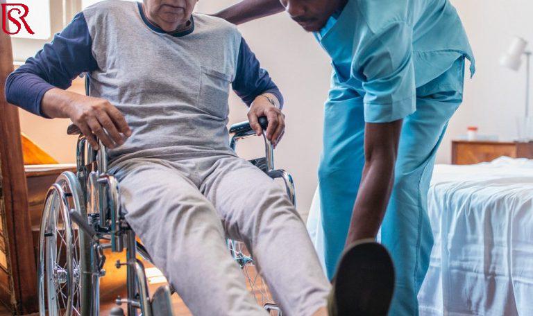 مطلوب جليس لرجل مسن