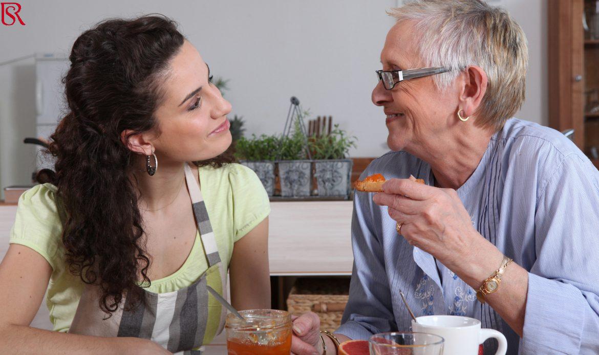 رويال سيرفيس-افضل شركة عمالة منزلية بالقاهرة-مكتب خدم وشغالات رعايه مسنين بالمنزل