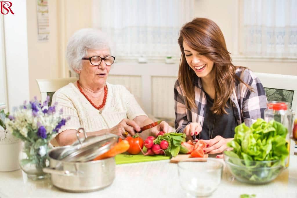 رويال سيرفيس-افضل شركة عمالة منزلية بالقاهرة-مكتب خدم وشغالات افضل عناية رعاية المسنين