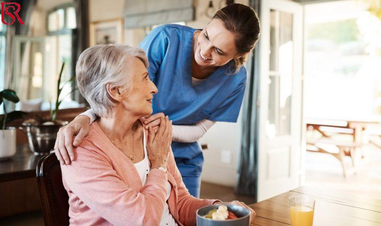 جليسات مسنين في الرحاب