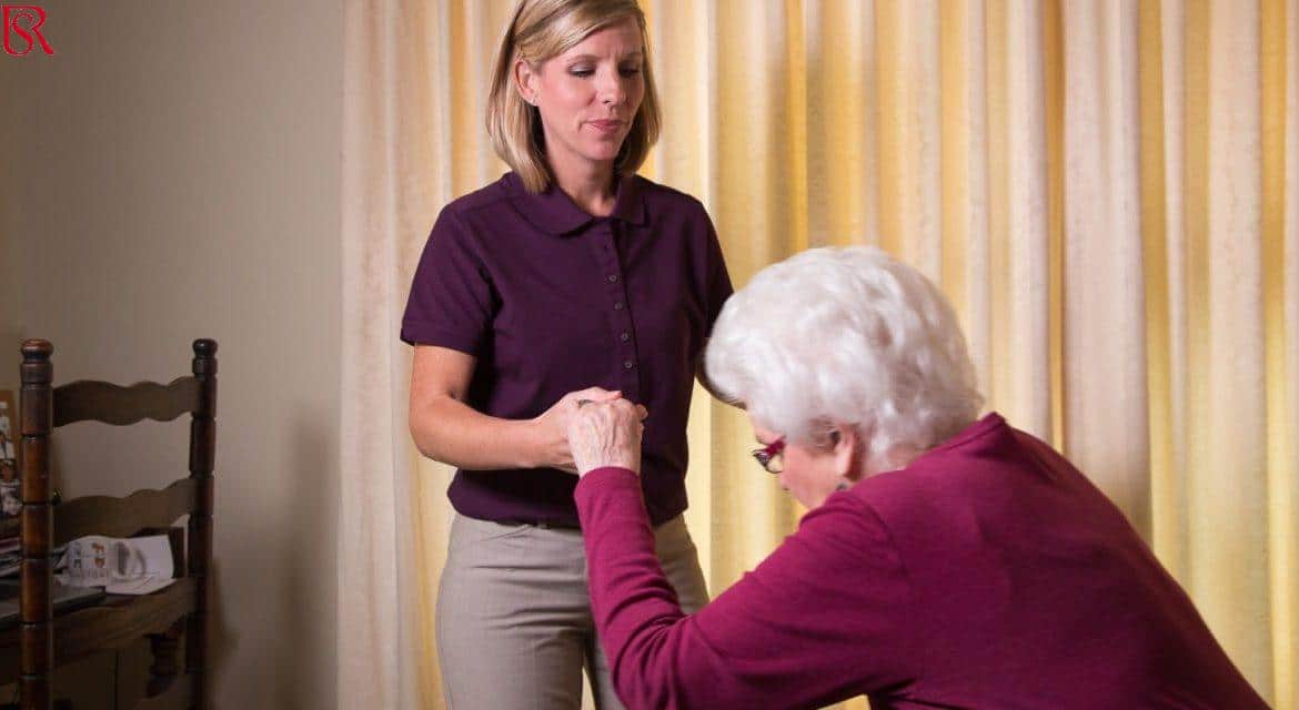 رويال سيرفيس-افضل شركة عمالة منزلية بالقاهرة-مكتب خدم وشغالات مكتب رعاية المسنين