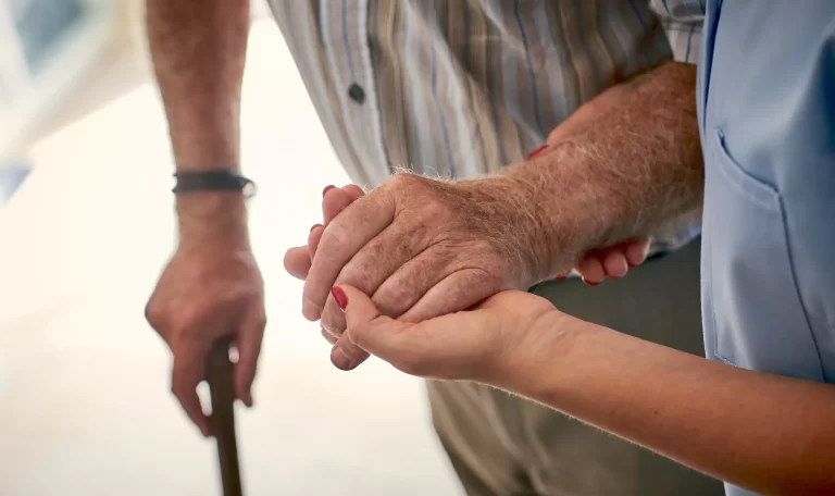 أسعار رعاية مسنين بالمنزل