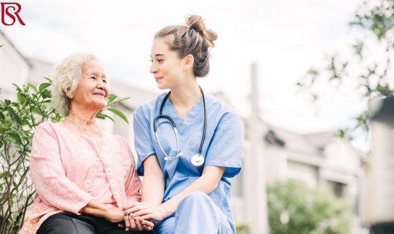 مكتب لخدمة كبار السن