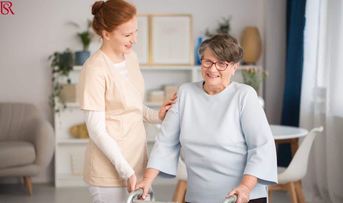 رويال سيرفيس-افضل شركة عمالة منزلية بالقاهرة-مكتب خدم وشغالات رعاية منزلية للمسنين في المعادي