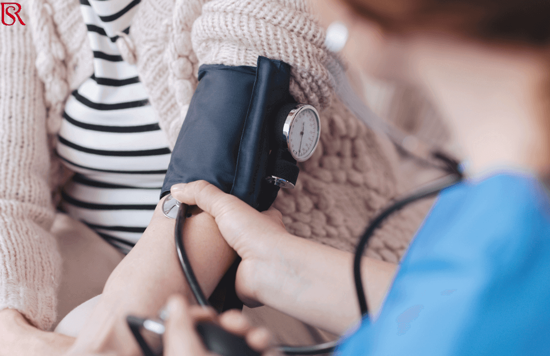 رويال سيرفيس-افضل شركة عمالة منزلية بالقاهرة-مكتب خدم وشغالات توفير ممرضات للمنازل