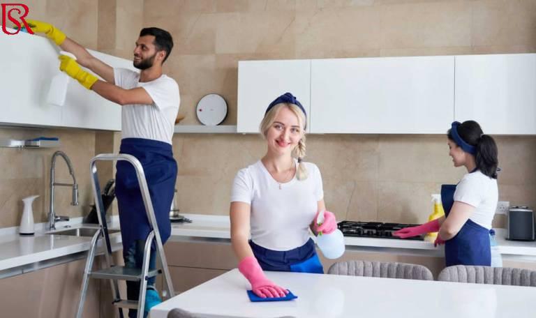 عاملات نظافة باليوميه