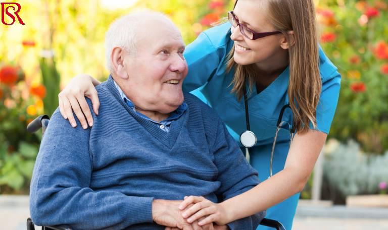 جليسه مسنين