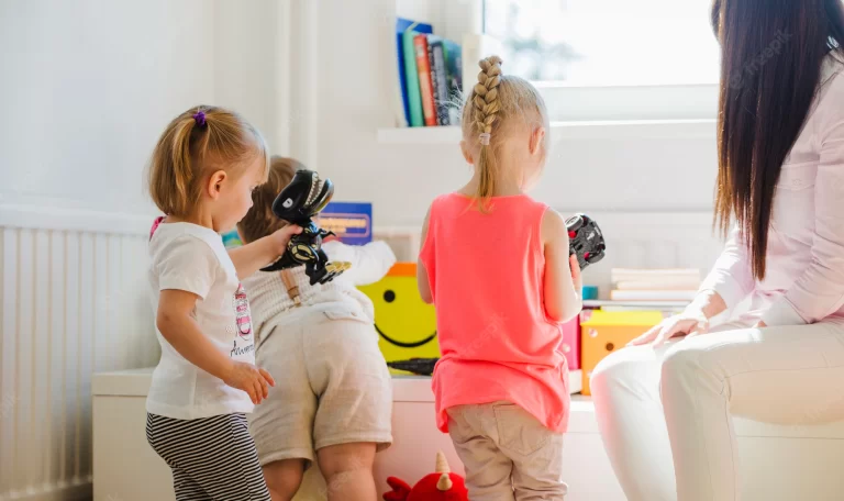 رويال سيرفيس-افضل شركة عمالة منزلية بالقاهرة-مكتب خدم وشغالات جليسات أطفال