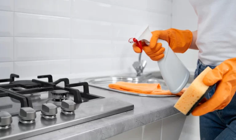 شغالة بالقرب مني